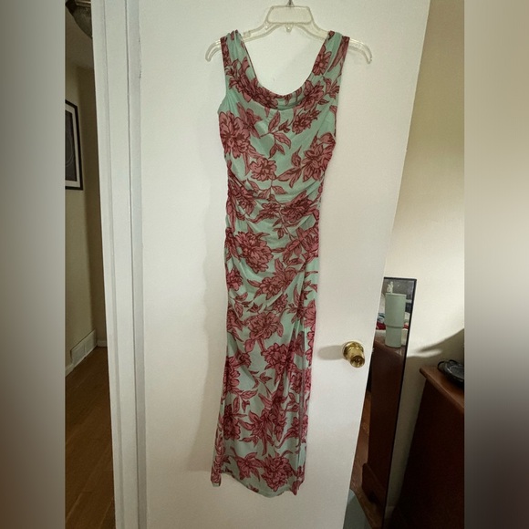 IN BLOOMS OFF SHOULDER SPLIT MIDI DRESS GREEN - Picture 2 of 3